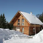 In Den Alpen Mit Sauna בית נופש *